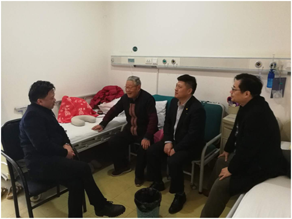 送祝福 迎新春 话发展——公司辅导走访慰问离退休老干部
