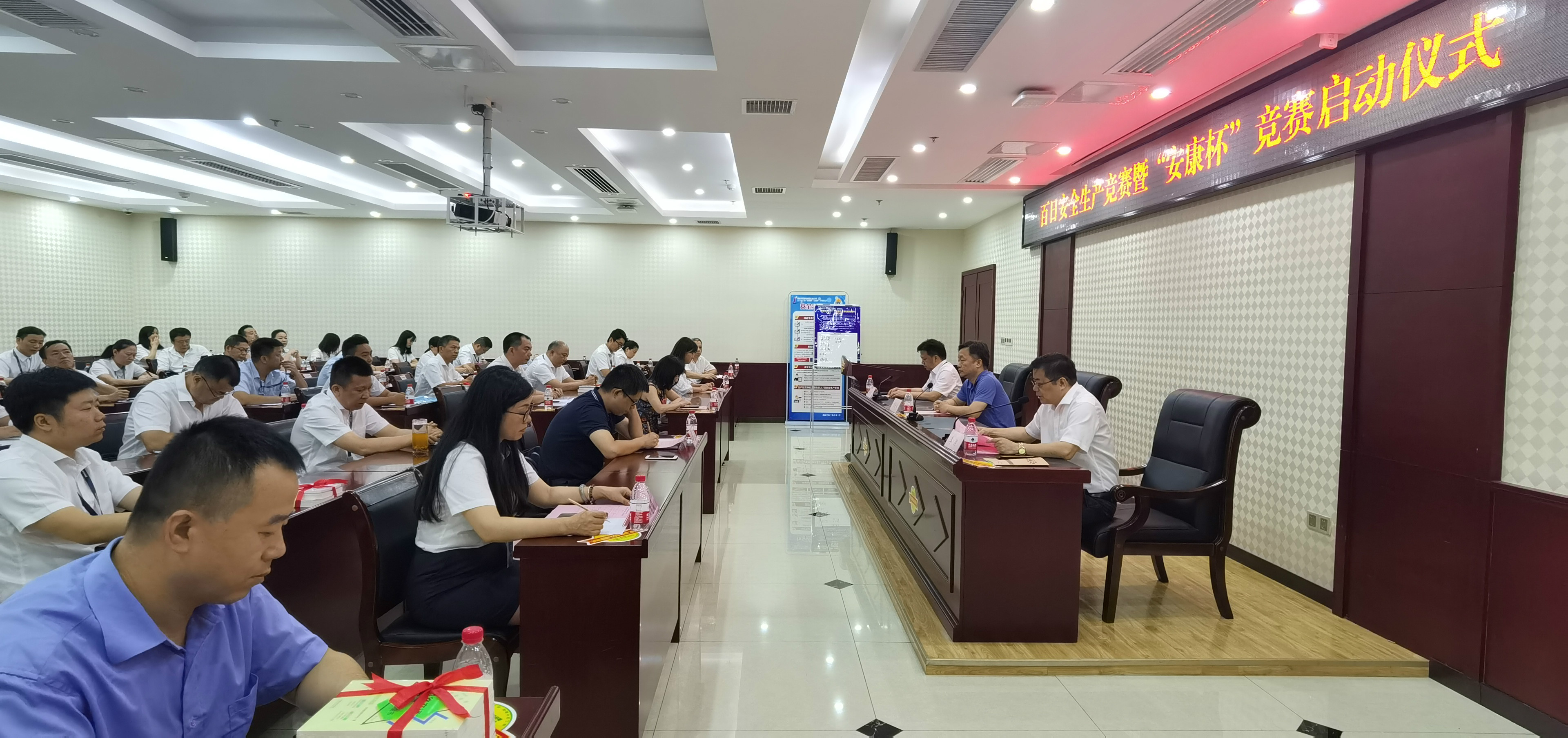 湖南省直工会、浙商BTI体育工会结合进行城市路路运输企业“百日安全出产较量” 暨“安康杯”较量活动