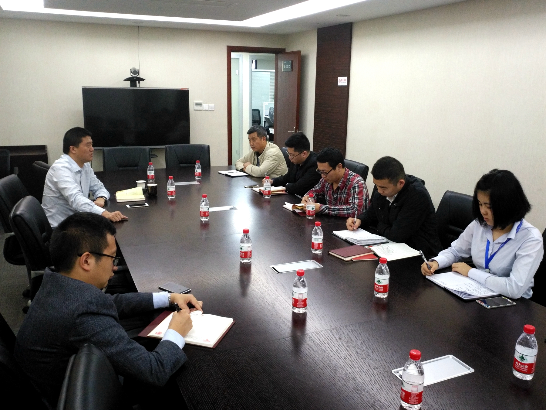 公司第一党支部召开“两学一做”第三阶段进建会商会