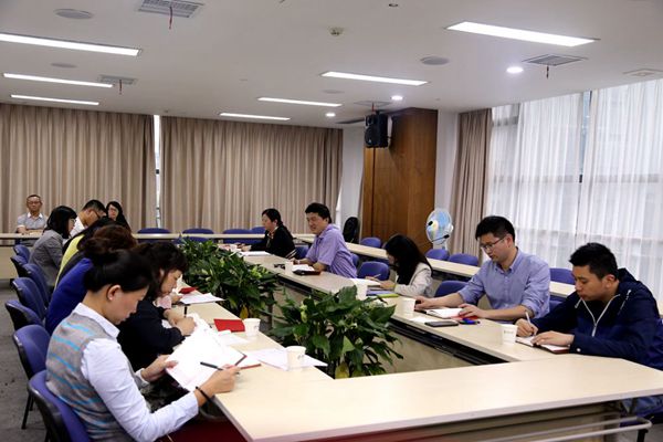 袁仁军书记以通常党员身份参与总部第一党支部"两学一做"进建教育